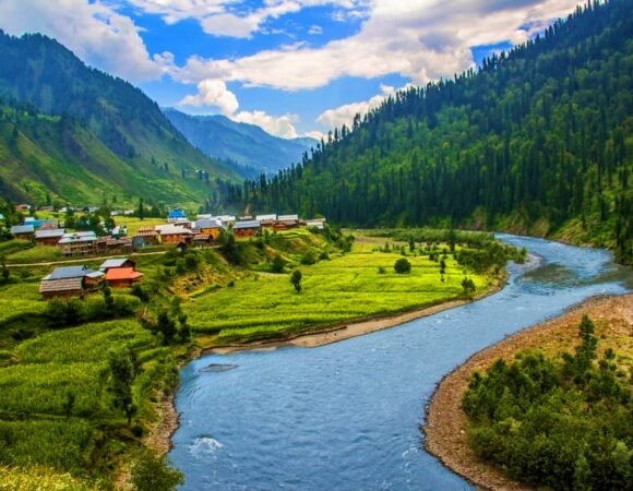 3 DAYS ARANGKEL NEELUM VALLEY KASHMIR GROUP TOUR