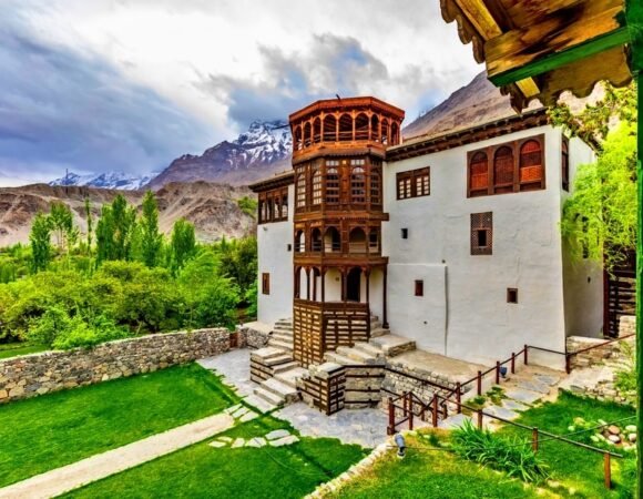 4 DAYS BY AIR SKARDU AND KHAPLU VALLEY TOUR